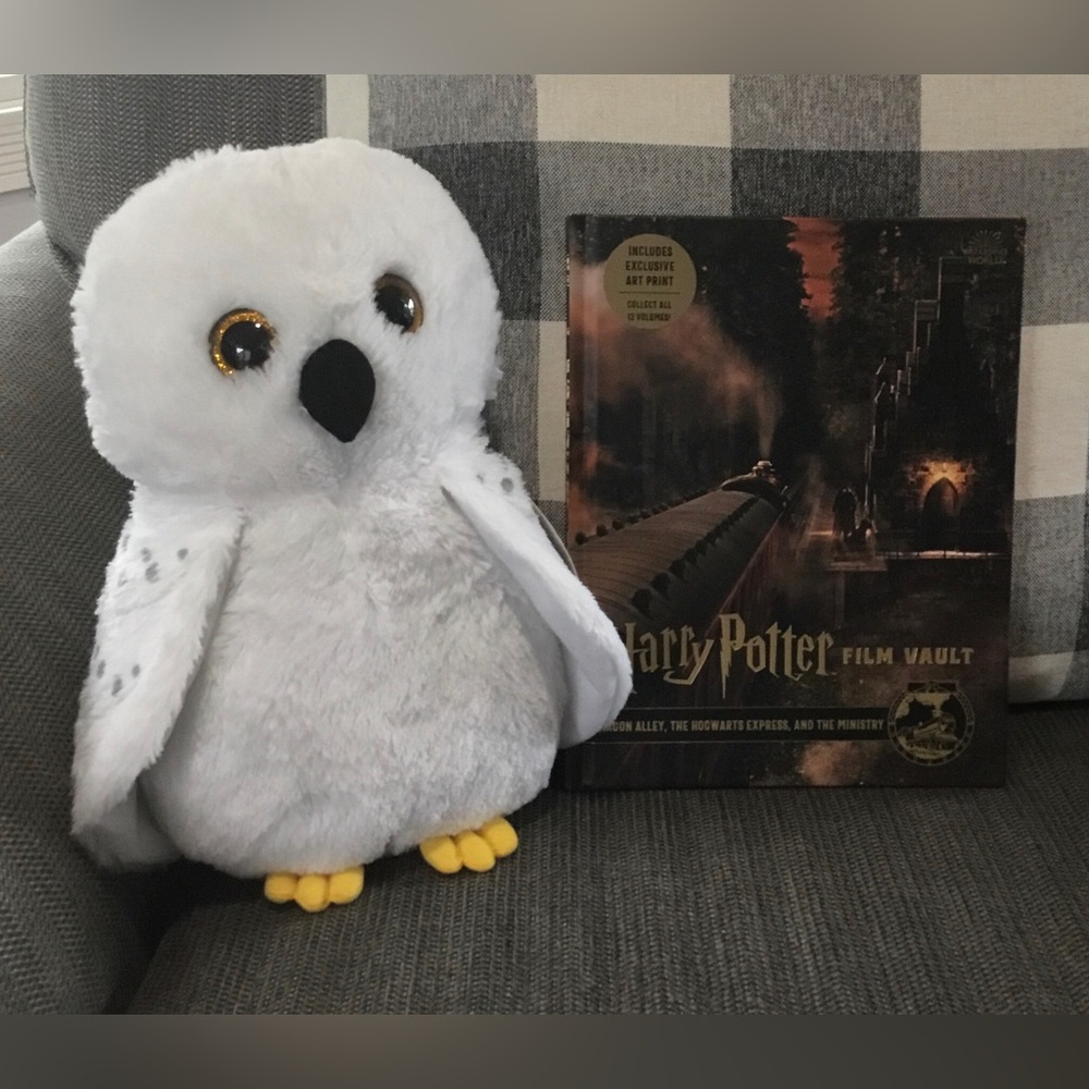 Harry Potter Hedwig Plush Owl NWT & Harry Potter Film Vault Book